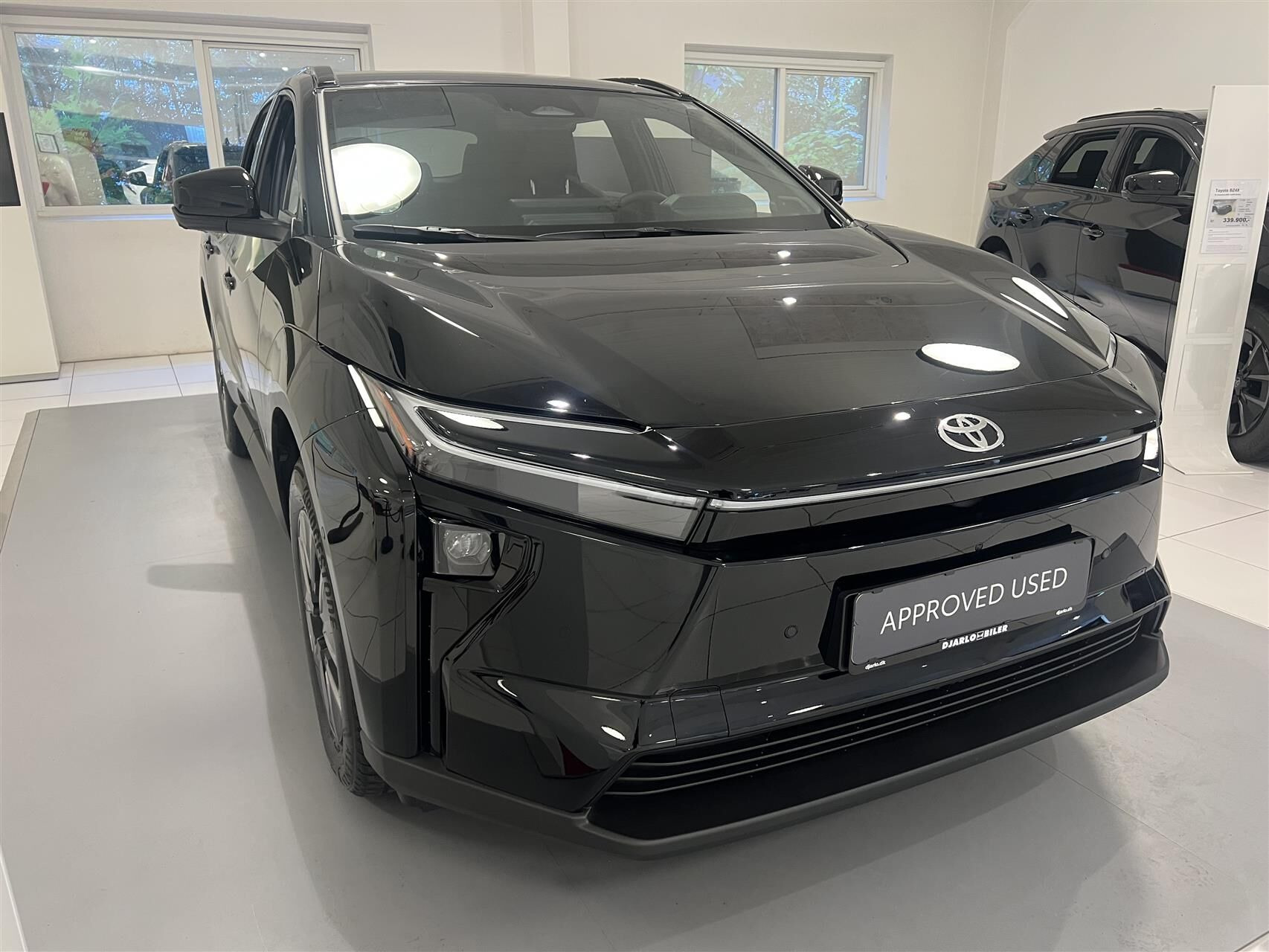 Sort Toyota BZ4X fra 2026
