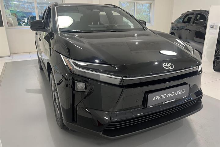 Sort Toyota BZ4X fra 2026
