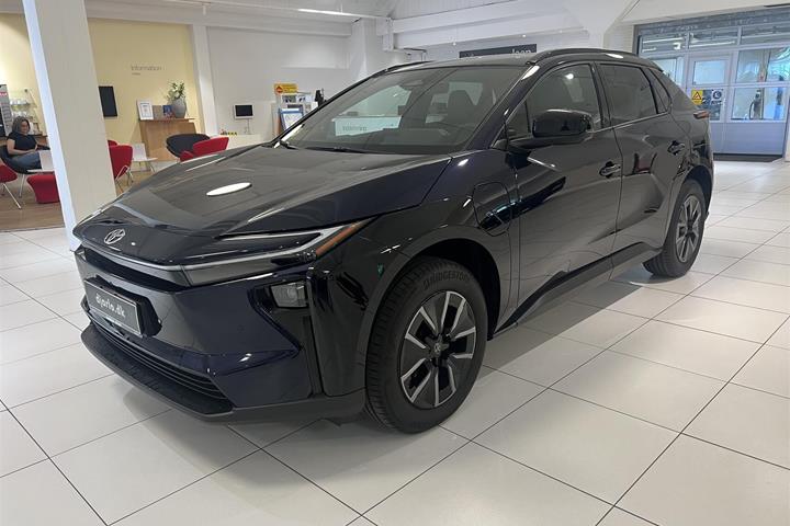 Blå Toyota BZ4X fra 2026