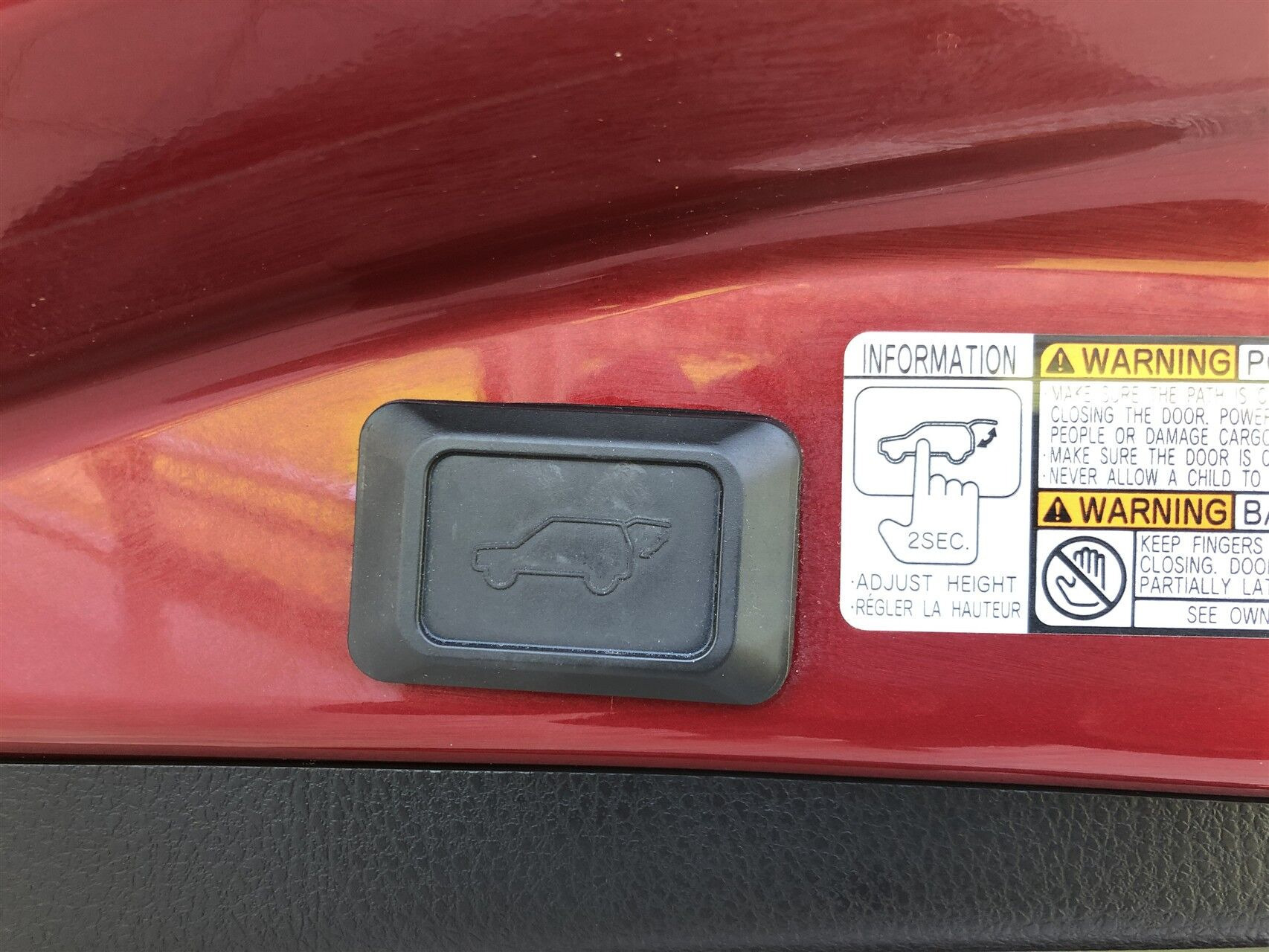 Rød Toyota RAV4 fra 2018