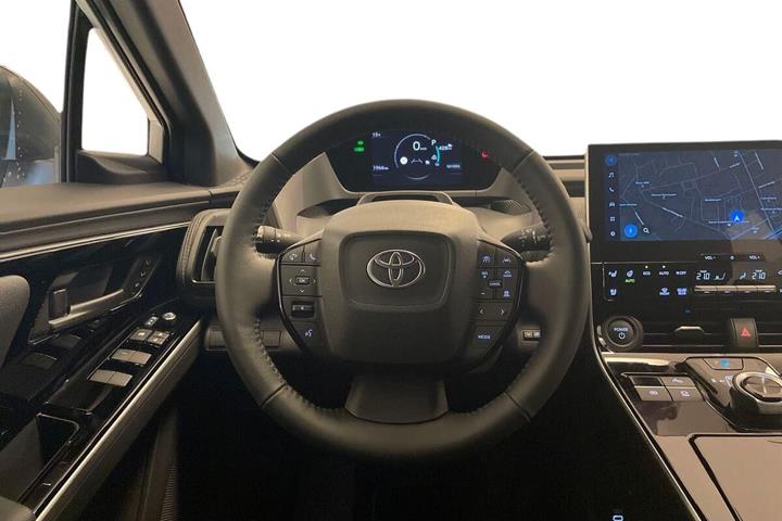 Hvid Toyota BZ4X fra 2025