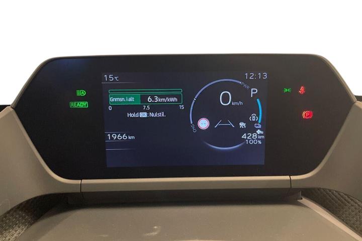 Hvid Toyota BZ4X fra 2025