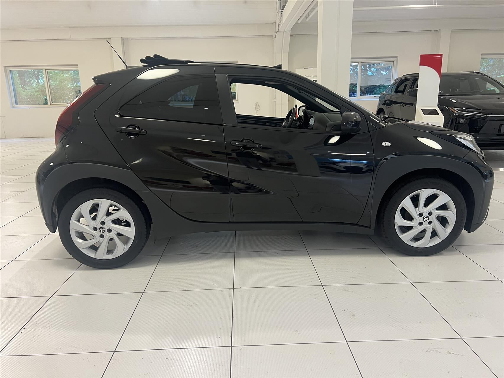 Sort Toyota Aygo X fra 2022