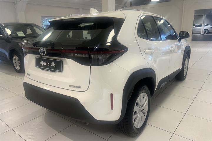 Hvid Toyota Yaris Cross fra 2022