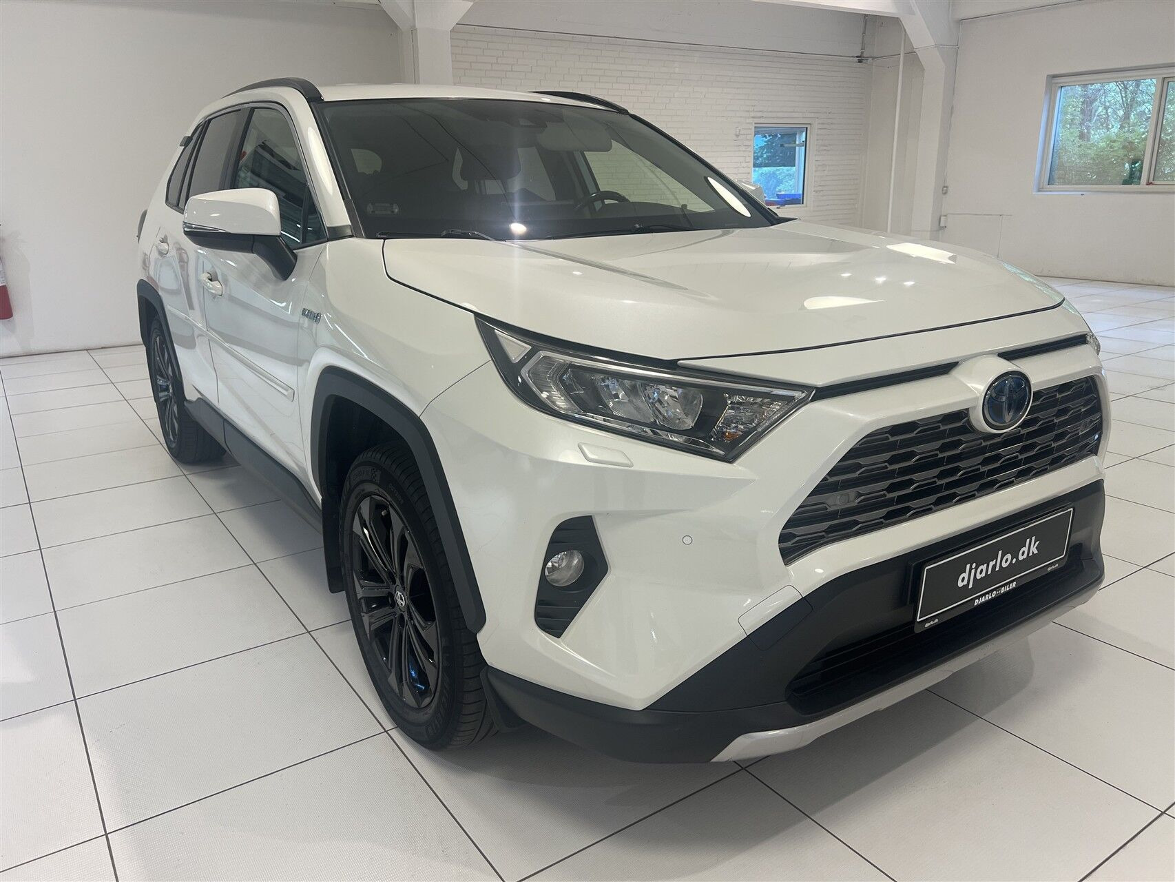 Hvid Toyota RAV4 fra 2019