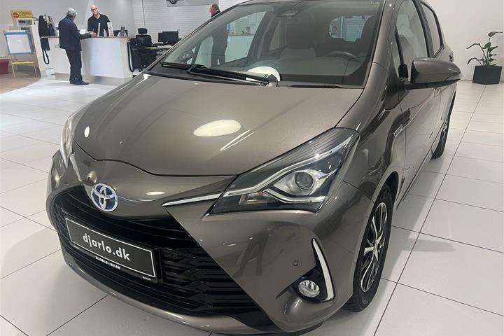 Bronze Toyota Yaris fra 2020