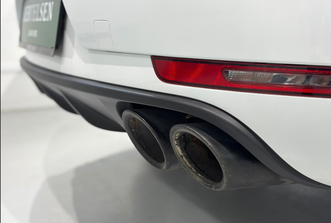 Sort Porsche Macan Turbo fra 2014