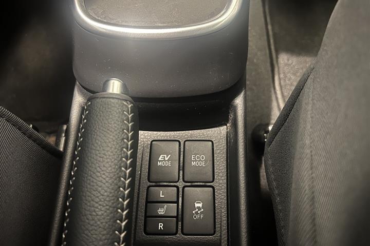 Bronze Toyota Yaris fra 2020
