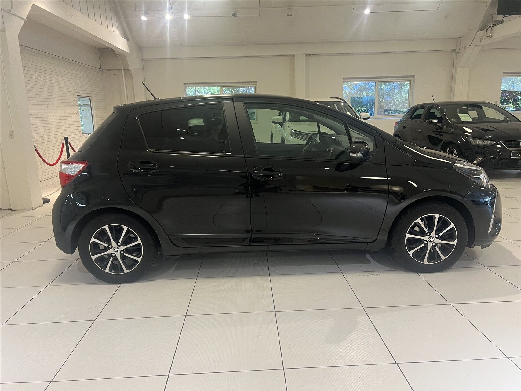 Sort Toyota Yaris fra 2019