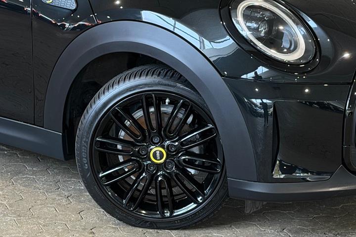 Sort Mini Cooper SE fra 2023