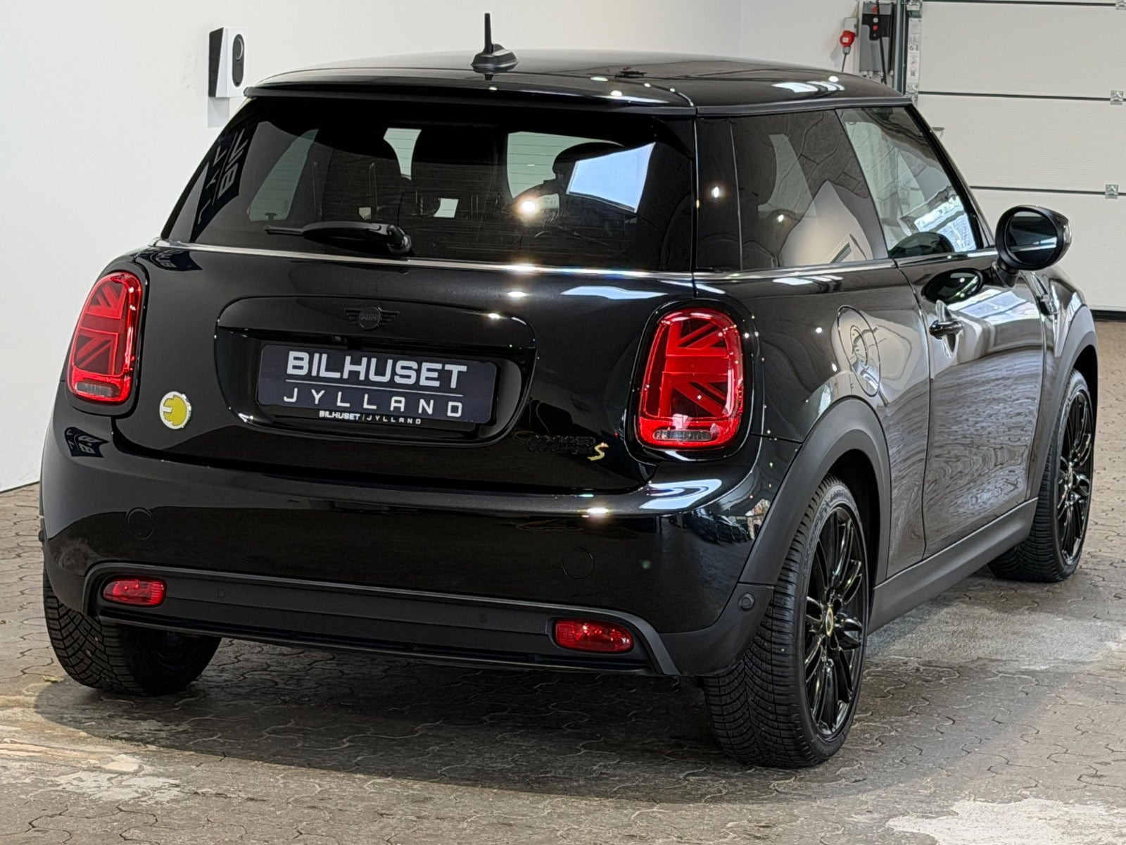 Sort Mini Cooper SE fra 2023