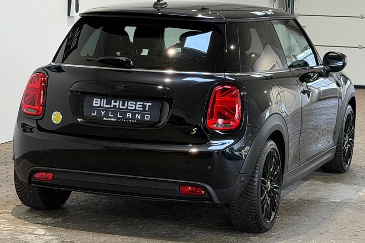 Sort Mini Cooper SE fra 2023