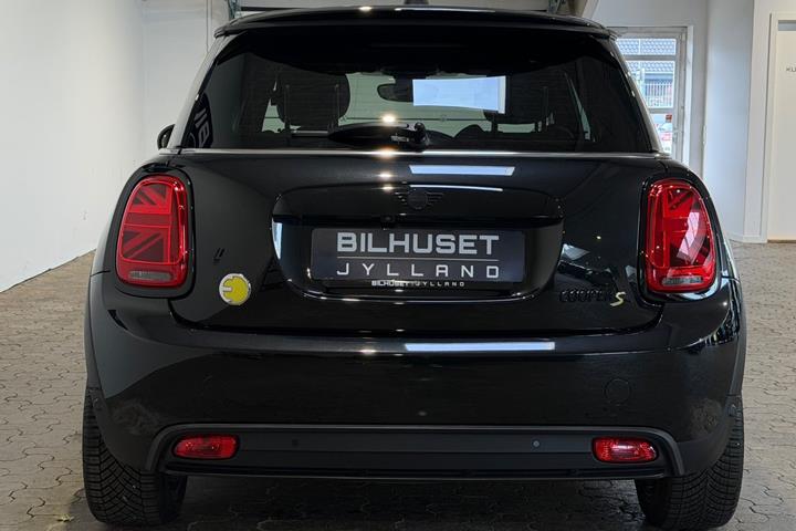 Sort Mini Cooper SE fra 2023