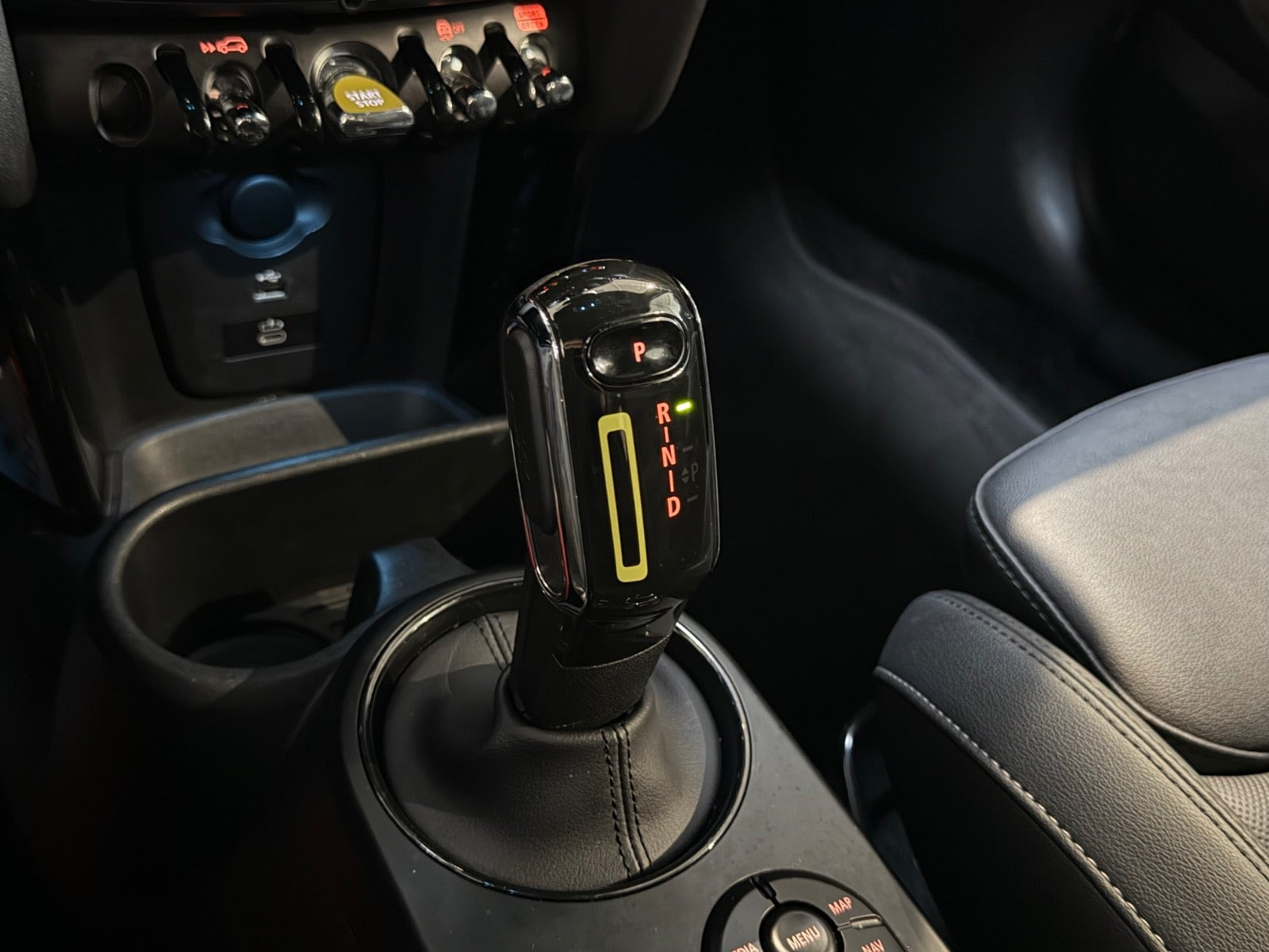 Sort Mini Cooper SE fra 2023