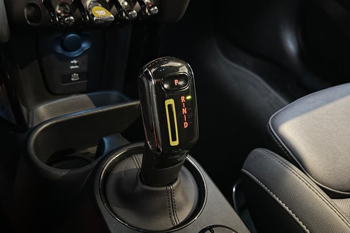 Sort Mini Cooper SE fra 2023