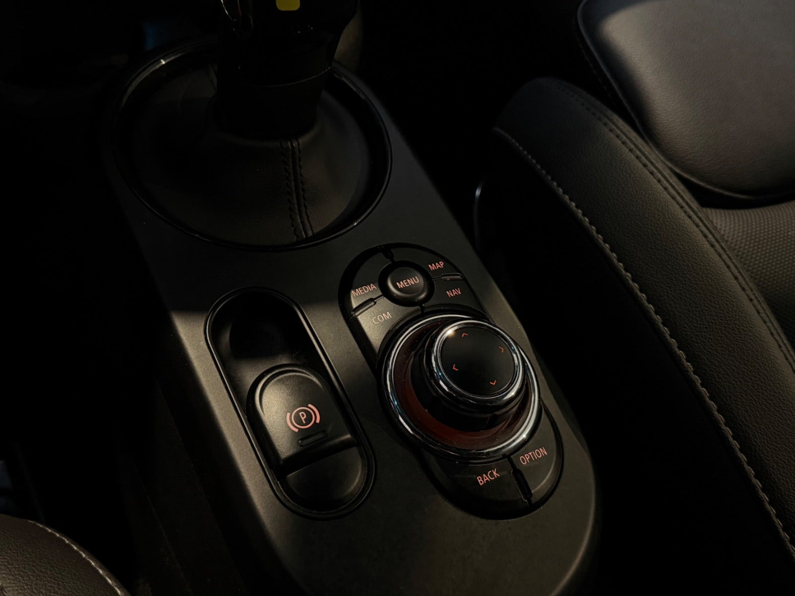 Sort Mini Cooper SE fra 2023