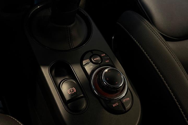 Sort Mini Cooper SE fra 2023