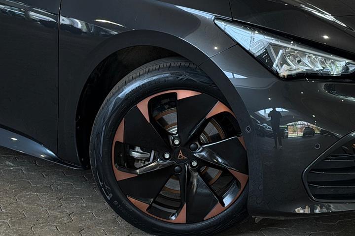 Grå Cupra Born fra 2024