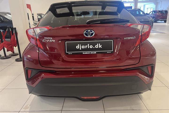 Rød Toyota C-HR fra 2018