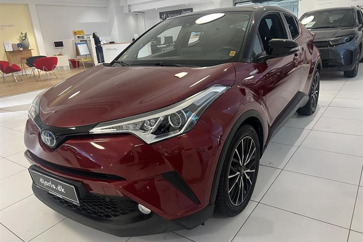 Rød Toyota C-HR fra 2018