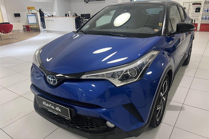 Blå Toyota C-HR fra 2017