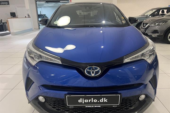 Blå Toyota C-HR fra 2017