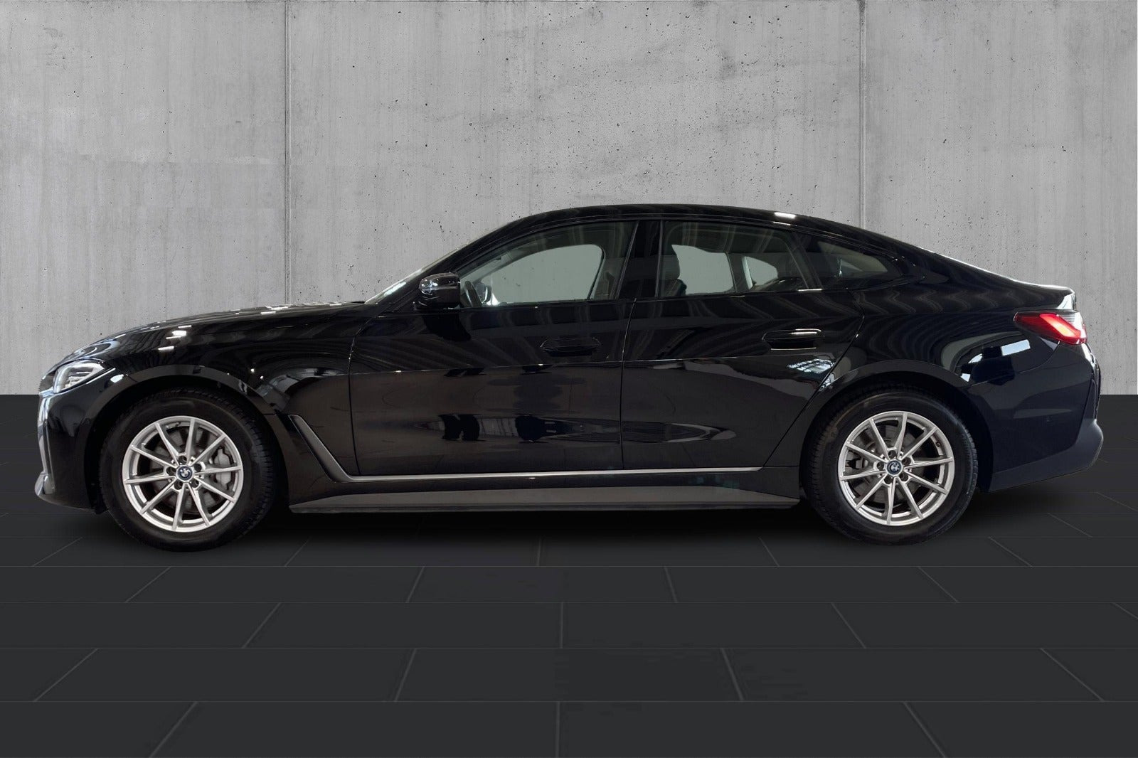 Sort BMW i4 fra 2023