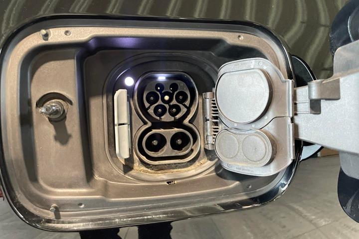 Sort BMW i4 fra 2023