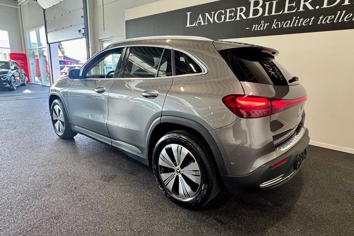 Grå Mercedes EQA300 fra 2025