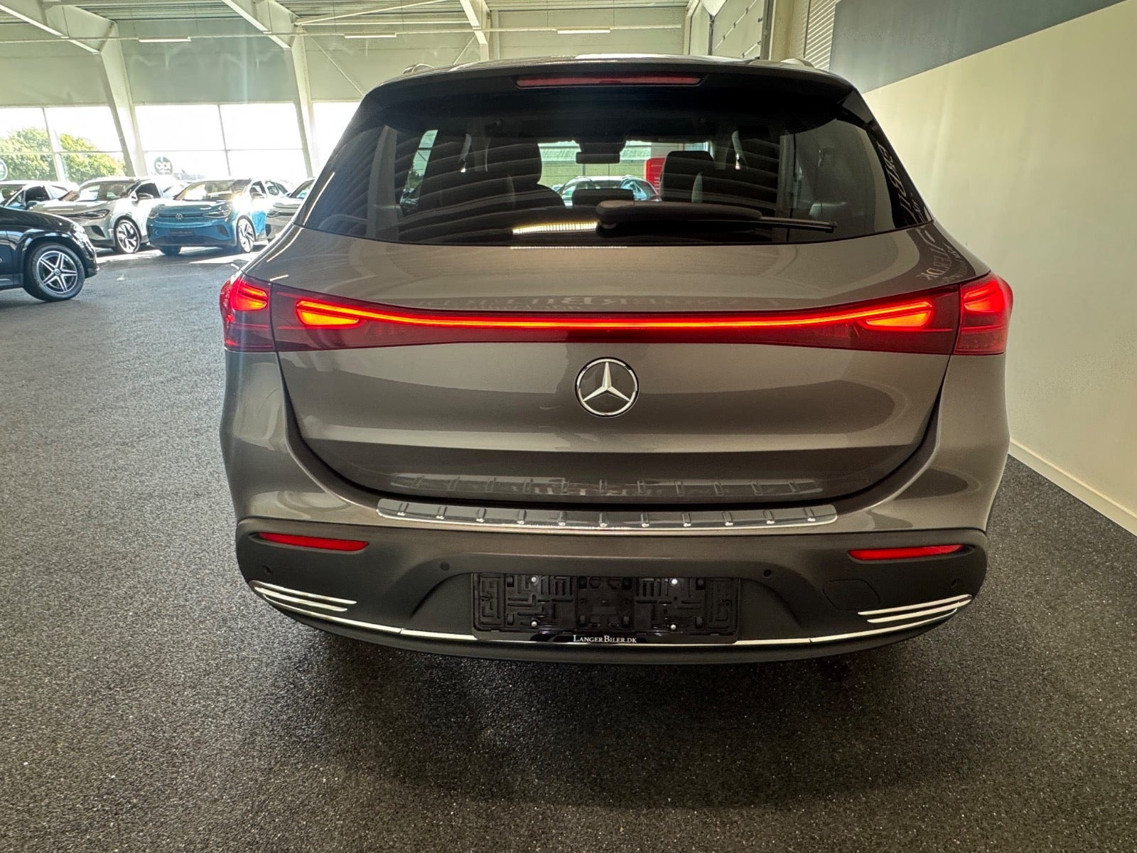 Grå Mercedes EQA300 fra 2025