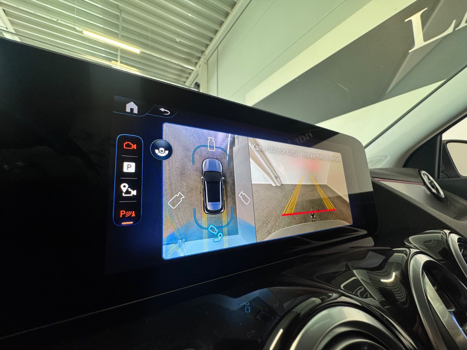 Grå Mercedes EQA300 fra 2025