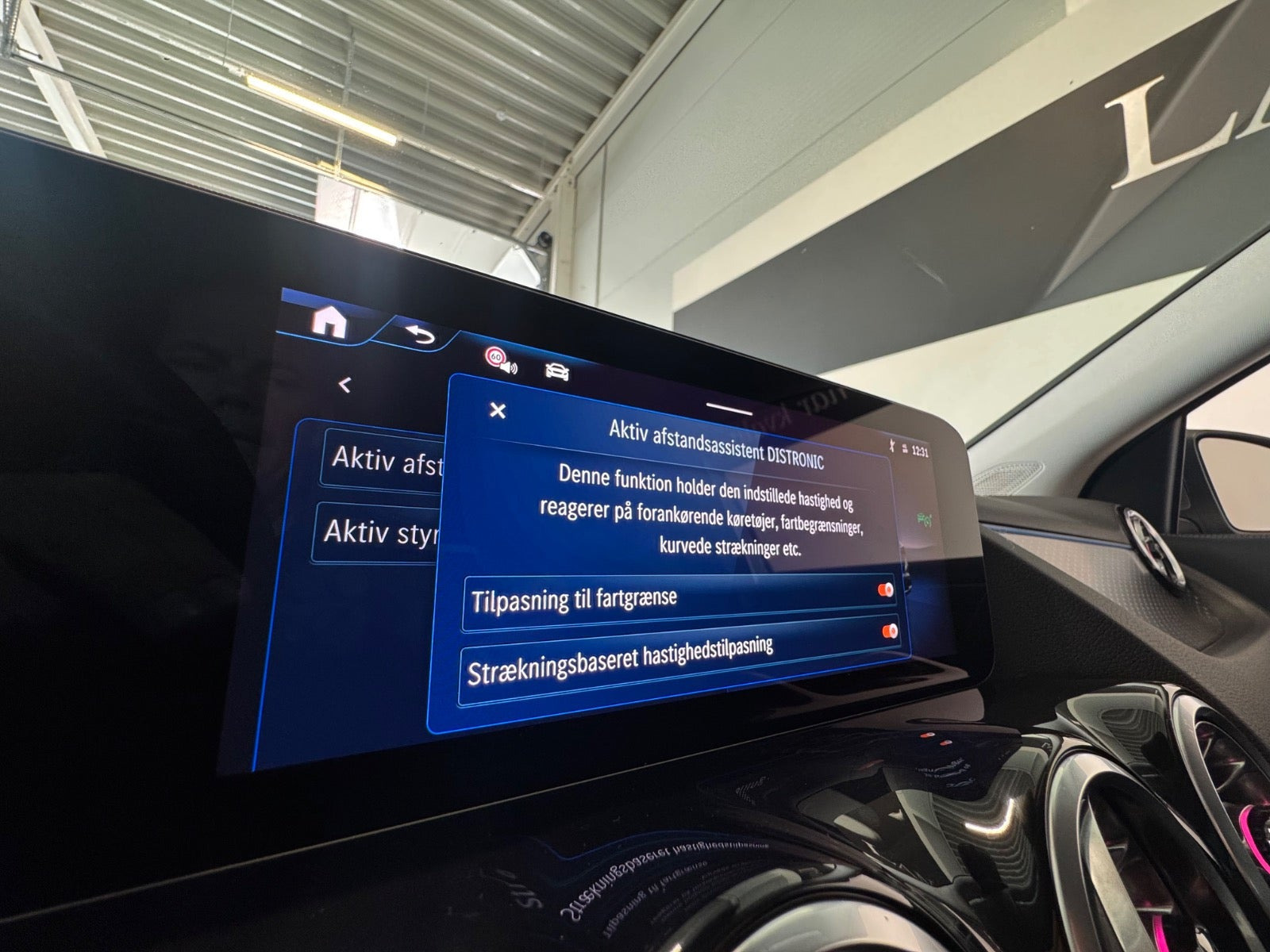Grå Mercedes EQA300 fra 2025
