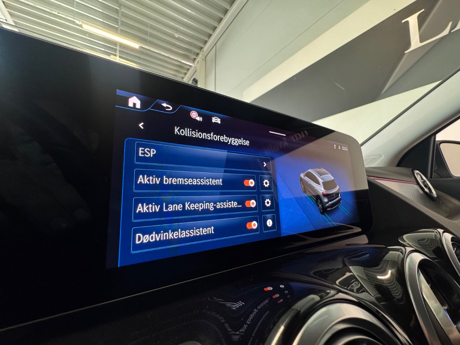 Grå Mercedes EQA300 fra 2025
