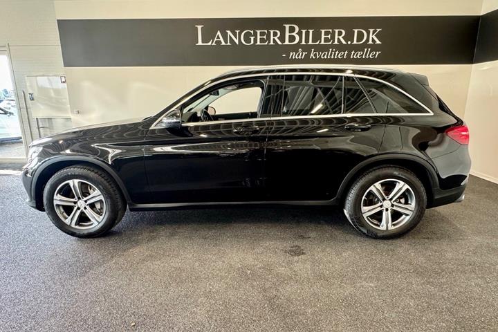 Sort Mercedes GLC250 fra 2017