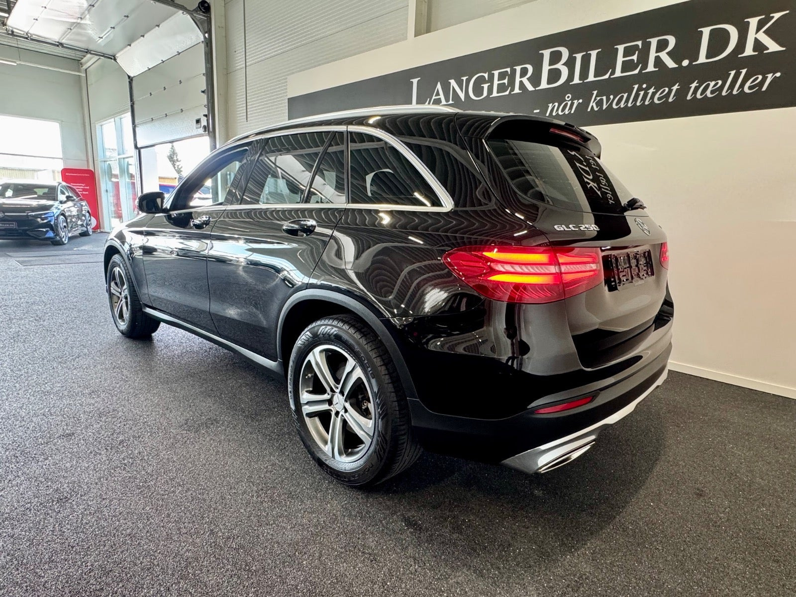 Sort Mercedes GLC250 fra 2017
