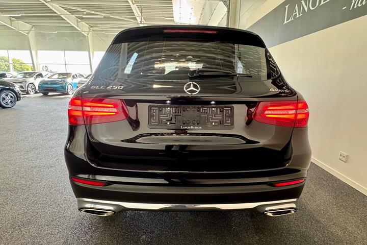 Sort Mercedes GLC250 fra 2017