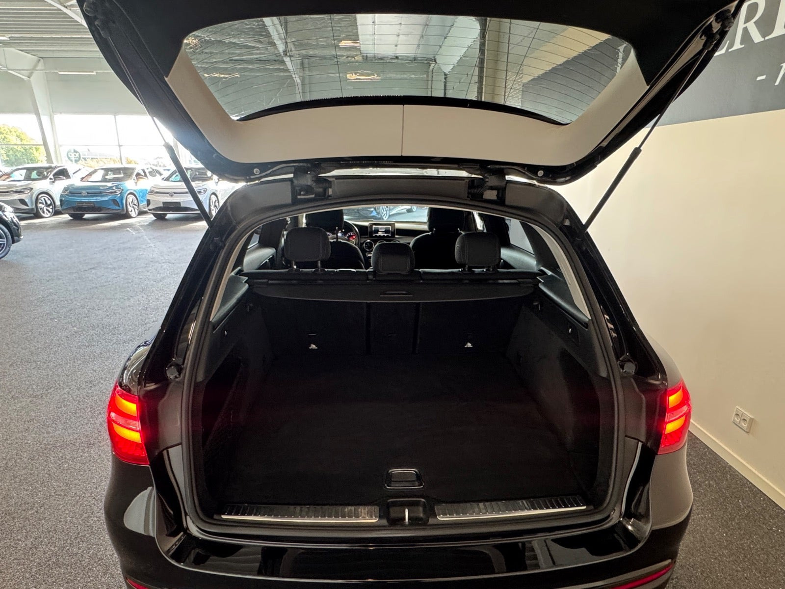 Sort Mercedes GLC250 fra 2017