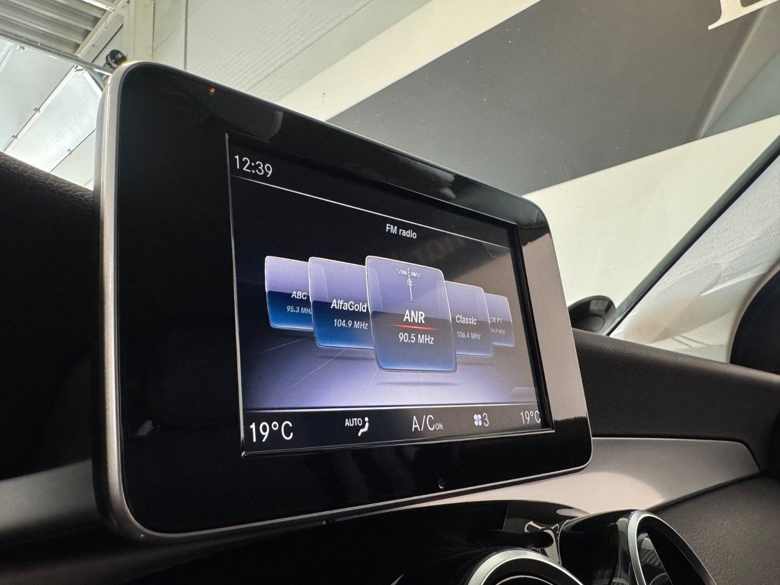 Sort Mercedes GLC250 fra 2017