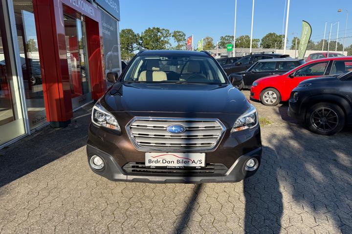 Brun Subaru Outback fra 2017