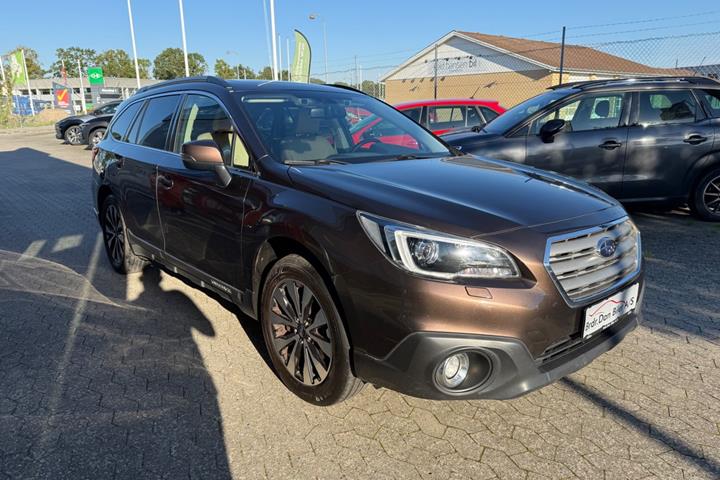 Brun Subaru Outback fra 2017