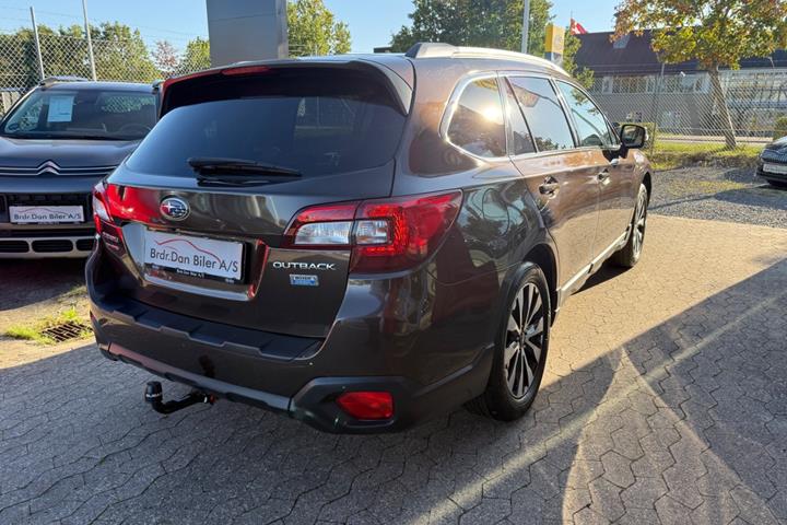 Brun Subaru Outback fra 2017