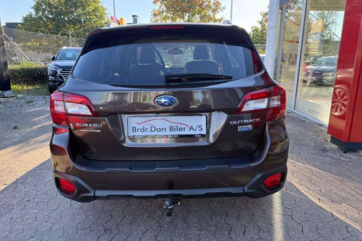 Brun Subaru Outback fra 2017