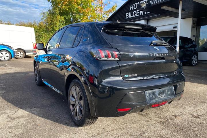 Sort Peugeot e-208 fra 2020
