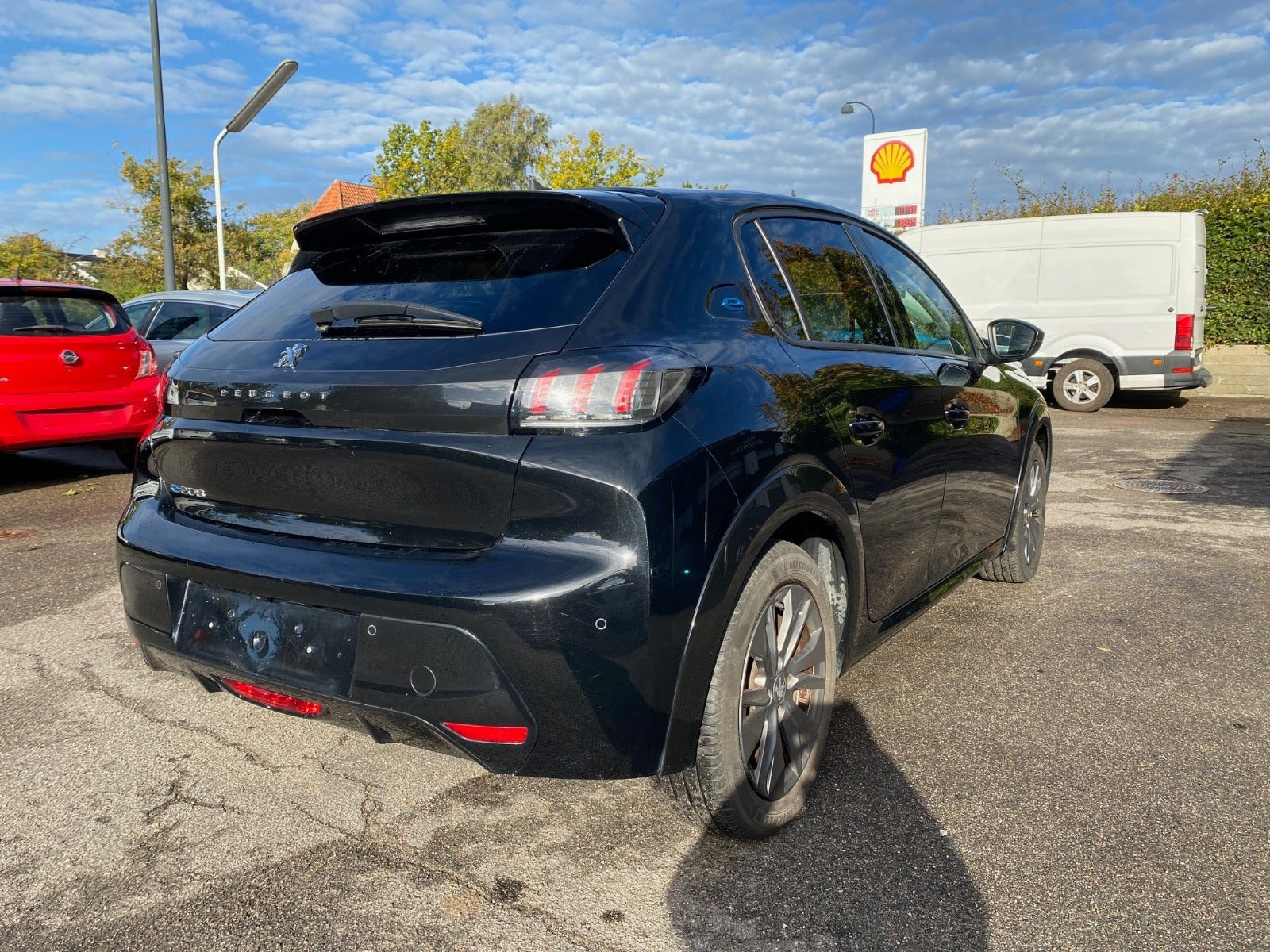 Sort Peugeot e-208 fra 2020