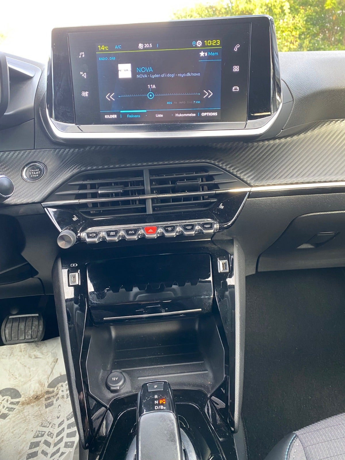 Sort Peugeot e-208 fra 2020