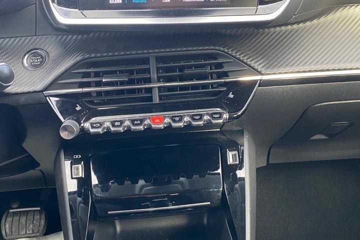 Sort Peugeot e-208 fra 2020