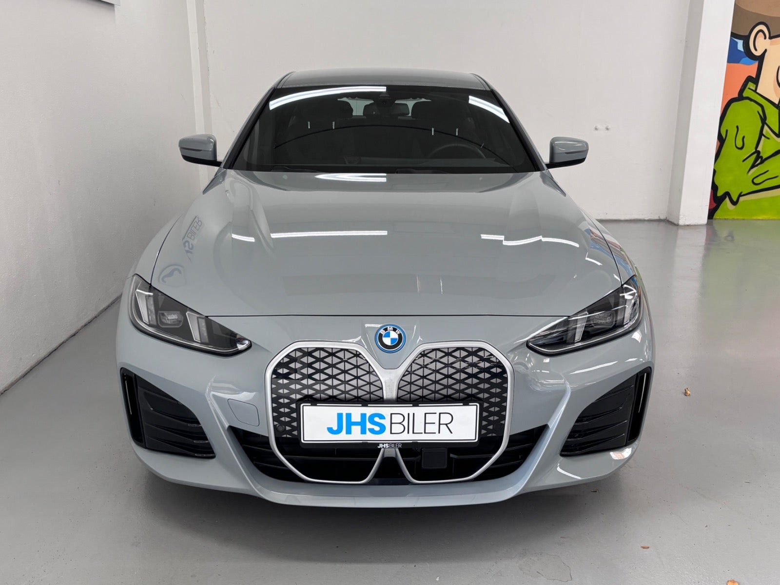 Grå BMW i4 fra 2026