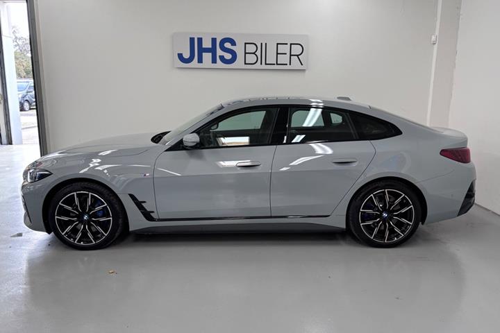 Grå BMW i4 fra 2026