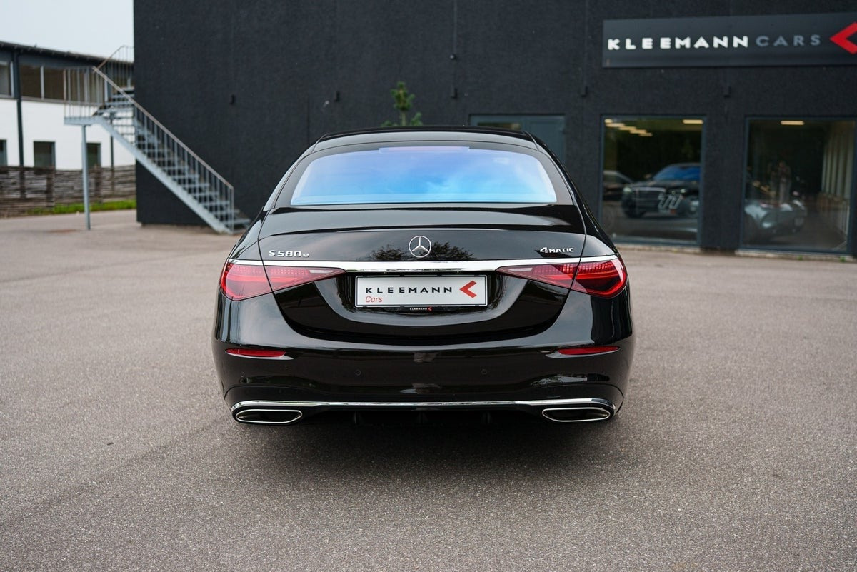 Sort Mercedes S580 e fra 2022