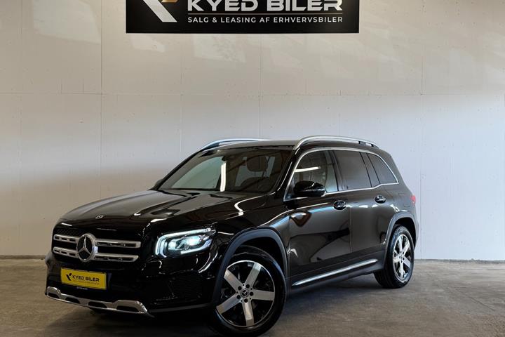 Sort Mercedes GLB200 d fra 2021 set udefra